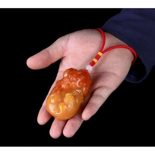 Fat Donglai quality imitation Shoushan stone hand double Pixiu jade men's toy hand toy piece raw stone carving Lucky Pixiu hand piece + lanyard