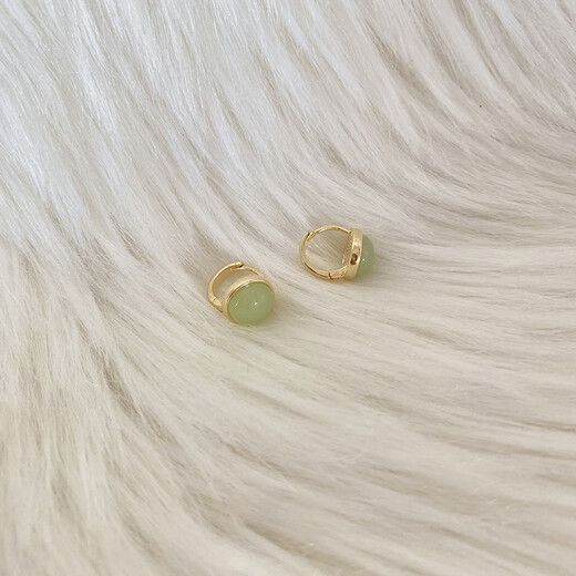 Yican's niche design Hetian jade earrings, feminine and versatile, high-end earrings, 2025 new popular light luxury earrings, earrings