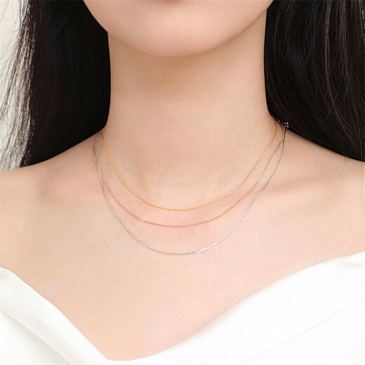 Chow Tai Sang 18K gold necklace plain chain for women gold color Chopin chain rose gold clavicle chain for girlfriend and mother's birthday gift Chopin chain white 18K gold (about 0.9g)