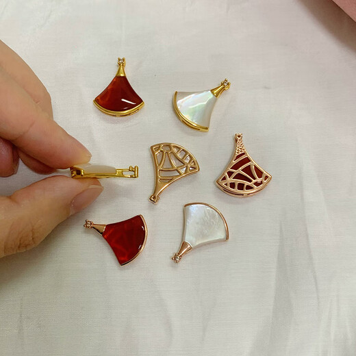 18K gold mini skirt pendant au750 color gold rose gold white mother-of-pearl necklace for girlfriend birthday confession gift 18K gold rose gold (single pendant) red agate (small size)