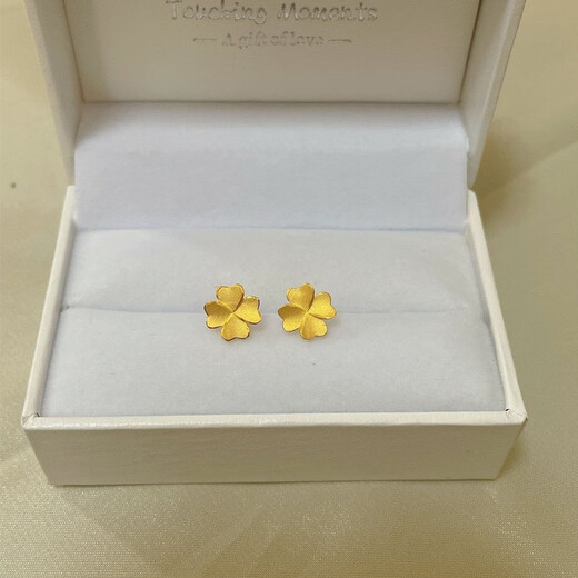 Tris Old Phoenix Gold Store Style Straight Gold Four-leaf Clover Earrings Fashion Simple Imitation Gold Mini Clover Earrings for Women A Pair of Grass Earrings