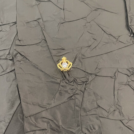 Luruo 18K gold pendant women's gold necklace single pendant single gold clavicle chain single pendant without chain 18k gold (crown)