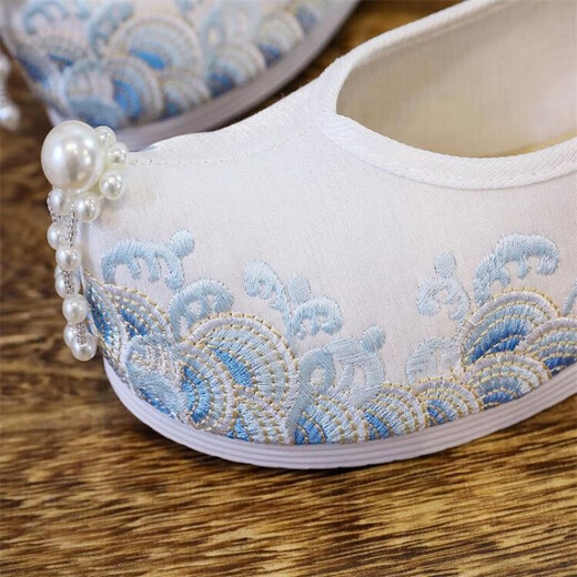Zhenxi Hanfu shoes for women, spring and autumn antique style embroidered shoes, cloth shoes with tassels, raised toes, inner heightening bow shoes, Han element performance shoes, wave white - heightening by about 4CM 38