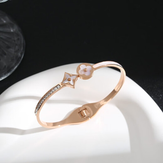 Quamer Old Phoenix Gold Store Fashion coréenne Crocodile Crocodile Fritillaria Bracelet Diamond plaqué 18k Gold Luxury Ins Simple Design 9921-Gold