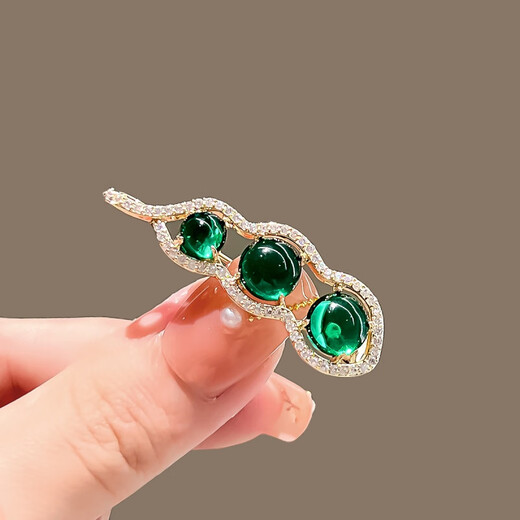 Duti's little pea brooch for women, cute Japanese style anti-exposure buckle niche pin, exquisite corsage, cardigan sweater accessories, No. 298 pea