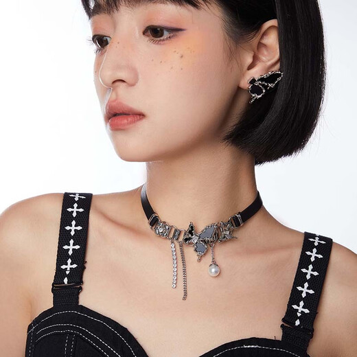 OWNCOOL black butterfly necklace women's clavicle chain niche design choker sweet cool hot girl choker gift for girlfriend Personal use recommendation-original gift box