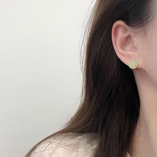 Yican's niche design Hetian jade earrings, feminine and versatile, high-end earrings, 2025 new popular light luxury earrings, earrings