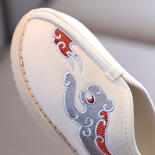 Trois chaussures en tissu de requin éléphant Nouvelles chaussures en tissu pour enfants garçons hanfu style chinois costume costume tang vêtements brodered chaussures 9195 b01 beige 31