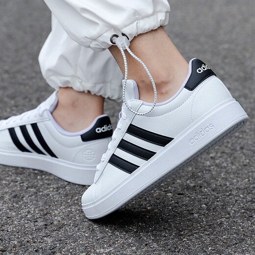 阿迪达斯（adidas）三条纹板鞋男女鞋2025夏季新款经典低帮运动鞋复古轻便学生休闲鞋 GW9195白色 42 (260mm)