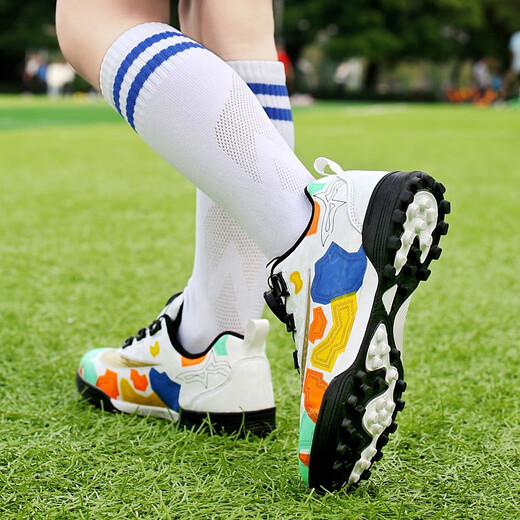 Feelaces Children's Rotary Button Schnürfußballschuhe Trainingschuhe TF gebrochene Nägel Jungen und Mädchen Mittelschüler Künstliche Gras-Sneaker 9893 Weiß 30