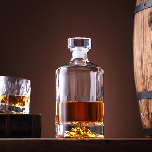 LUSCANA wine flask glass bottle household wine soaking wine bottle white wine bottle sealed empty wine bottle living room decoration one Jin Jin equals 0.5 kg wine bottle iceberg wine bottle transparent short style 530ML