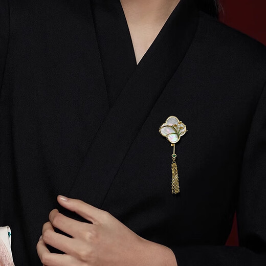 Hongzhuang Nuoxin Chinese gift Fritillaria orchid luxury brooch for women four-leaf clover fan tassel pin cheongsam placket accessories magnolia brooch XZ0431