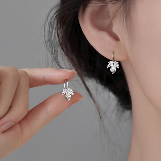 Qi Xiaomi s999 Pure Silver Maple Leaf Earrings Women's Ear Piercing Earrings Light Luxury 2025 New Earrings Niche High-end Earrings for Women 999 Silver Maple Leaf Earrings (1 Price)