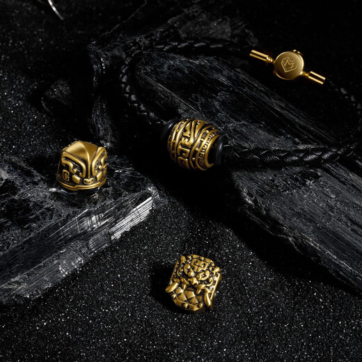 Chow Tai Fook MONOLOGUE National Tide Armor General Armor Golden Transport Bead 18.75cm MR1476