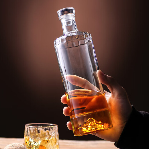 LUSCANA wine flask glass bottle household wine soaking wine bottle white wine bottle sealed empty wine bottle living room decoration one Jin Jin equals 0.5 kg wine bottle iceberg wine bottle transparent short style 530ML