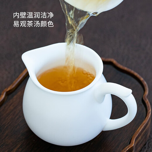 Yuquan Longmen mutton-fat jade porcelain plain-fired fair cup Dehua Chinese white porcelain handmade tea dispenser with handle anti-scalding accessories tea sea white porcelain fair cup (about 230ml)