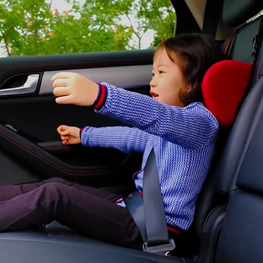 Car child safety belt adjuster holder anti-stranglehold shoulder guard safety belt limiter simple portable child safety belt red and black 38 mm wide steel hook style (please leave a message for the model and year when placing an order)