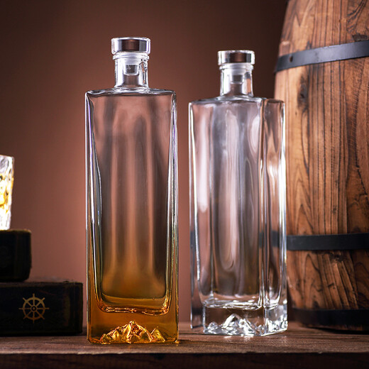 LUSCANA wine flask glass bottle household wine soaking wine bottle white wine bottle sealed empty wine bottle living room decoration one Jin Jin equals 0.5 kg wine bottle iceberg wine bottle transparent short style 530ML