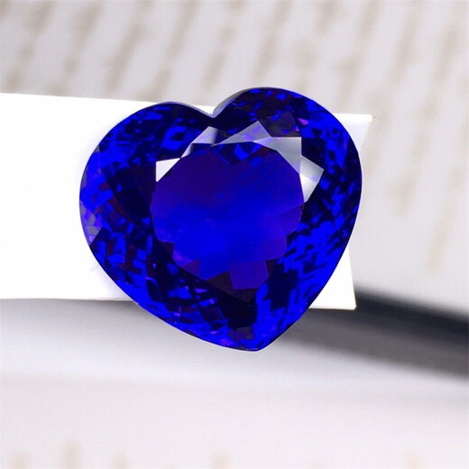 Mochen Jewelry pure 5A+ heart-shaped tanzanite natural bare stone. The countertop can be inlaid with design. The main stone is 26.18ct.