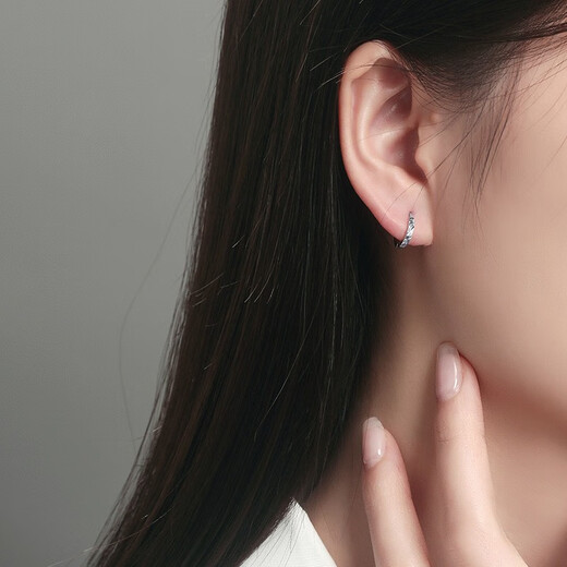 Safir platinum earrings for women Pt950 platinum geometric ring-shaped engraved platinum car flower earrings as a birthday gift for girlfriend, about 1.20 grams