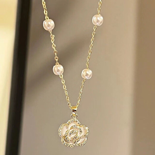 Camellia Necklace for Women 2024 Light Luxury Niche Sweater Clavicle Chain Niche High-end Necklace Best Friend Birthday Gift Camellia Necklace