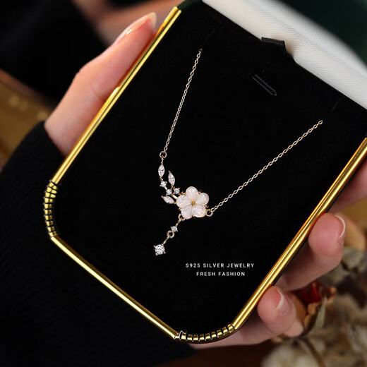 Farcoko Camellia Necklace Women's New High-end Light Luxury Niche Clavicle Chain Birthday Chinese Valentine's Day Gift for Girlfriend and Wife Camellia Necklace Fast Delivery in the City