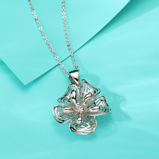Yuan Shengfu's new PT950 high-quality fashionable platinum flower pendant, versatile platinum pendant, 5.67 grams