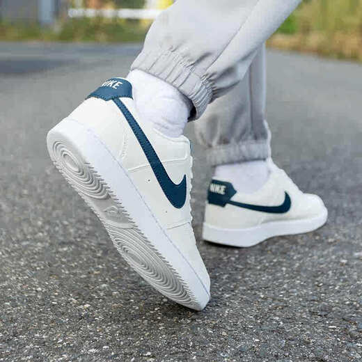Nike (Nike) Herrenschuhe 2025 NEUER SOMMER SOURT CLASS SPLICE SING Air Force One Low-Top Sports Casual Shoes HQ4867-101 Segel weiße Ordnance Deep Sea Blue 41