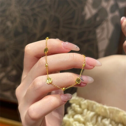 Pupan Old Phoenix Gold-plated Fish Scale Square Bracelet for Women Light Luxury Niche Design Hand Jewelry Accessories Fine Scale Square Bracelet