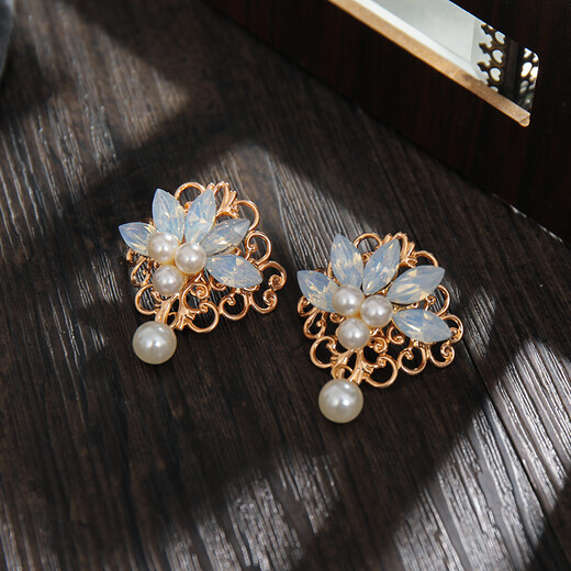 Meng Junchen Hanfu Hanfu hair buttons, braid buttons, handmade hair accessories, leather band buttons, decorated with antique style imitation pearl flowers, embellished ponytail buttons, Rong Zhi, a pair