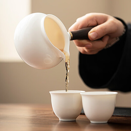 Tang Feng Dehua white porcelain mutton fat jade porcelain fair cup anti-scalding hand side handle tea set ceramic Kung Fu tea set tea sea fair cup Xiangxue side handle fair cup