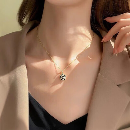 Design niche black camellia necklace women's clavicle chain 2022 new ins simple temperament necklace summer M1502 camellia necklace 1 pack