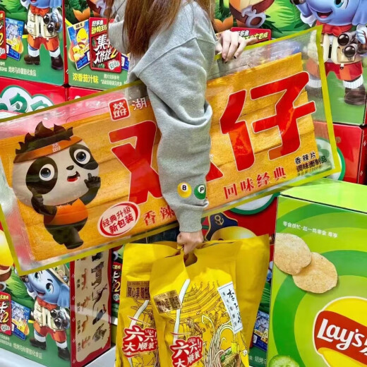双仔超大辣条巨无霸puls干子老式大号香辣片怀旧网红零食很忙很大特产 周氏香油条880g