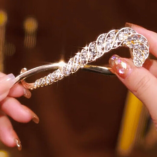 Idel's high-end metal rhinestone one-character eight-character twist clip for the back of the head, elegant hair accessory birthday gift F1824 flash diamond eight-character clip, gun black