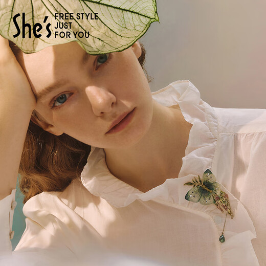 She s Qianzi natural replica original Chinese style embroidered butterfly brooch light luxury corsage pin silk scarf buckle birthday gift for women Moss Green D0