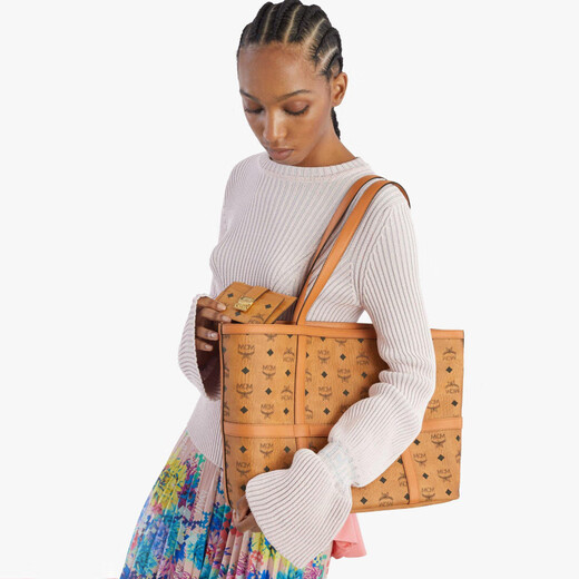 90% new MCM TRACY classic pattern zipper card holder cognac gift