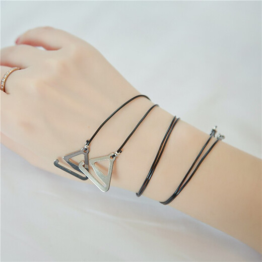 
Dofinison transparent invisible shoulder straps 2 pairs of thin non-slip and marks, one-length collar bra bra bra suspenders summer versatile neck straps can be exposed bra thin strap accessories Invisible shoulder straps 2 pairs of thin straps (transparent + black)