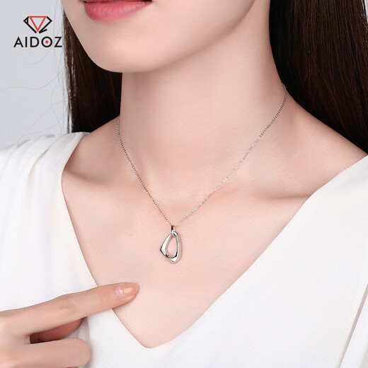 Aido diamond women's platinum necklace pt950 platinum chain clavicle chain geometric triangle pendant weighs 3.2-3.4 grams + delivery certificate