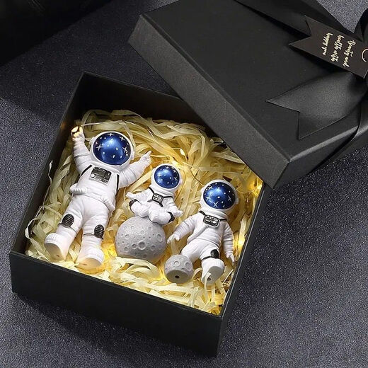 Wei'an Creative Astronaut Small Ornaments Desktop Living Room TV Cabinet Children's Room Decoration Home Decoration Furniture Products Golden Four-Piece Set