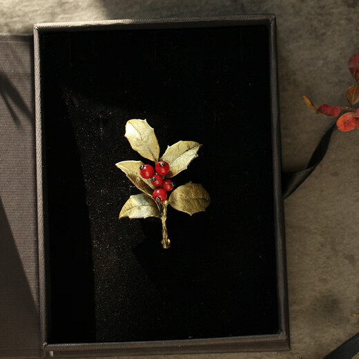 Michael Michaud German Light Luxury Jewelry Holly Fruit Jewelry Brooch Literary Retro Men's Valentine's Day Gift Holly Fruit Brooch Small (6216)