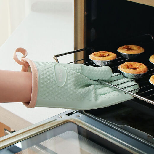 Home kitchen silicone anti-scalding thickened heat insulation gloves baking tray high temperature oven microwave oven special gloves spruce green five-finger large one