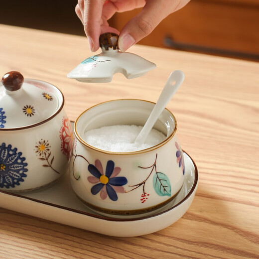 AILUKI Japanese ceramic seasoning jar three-piece combination seasoning jar salt shaker home kitchen seasoning box combination set spicy mix-and-match three-piece set + spoon tray