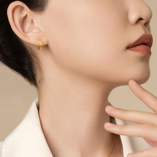Chow Tai Fook simple gold earrings women's pure gold earrings birthday gift (labor cost 120) EOF153 pure gold about 1.30g
