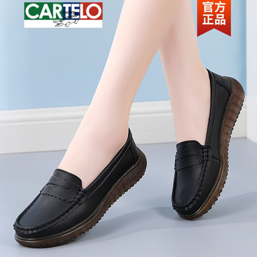 Zapatos de cuero de cartelo de cartelo para mocasines de mediana edad y ancianos para mujeres 2025 Spring New Hollow Beatable Beanie Zapatos Anti-Slip Soft Sole Mother Smase Shoes 826 Beige 41