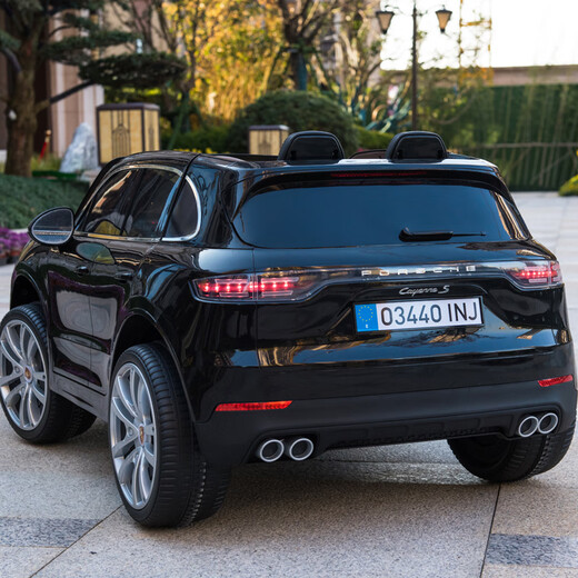 Porsche Cayenne Children's Elektroauto Allrad-Fernbedienung Offroad Jungen und Mädchen High-End können auf einem Doppelkind-Auto Cayenne laden.