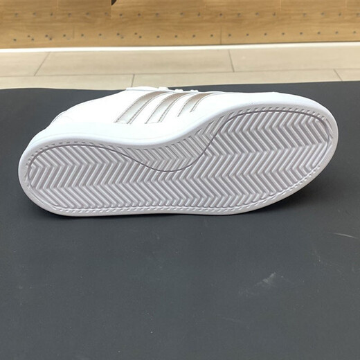 阿迪达斯 （adidas）板鞋女鞋2025夏季新款皮质小白鞋复古运动鞋舒适时尚低帮休闲鞋 GW9215白色金属色 38