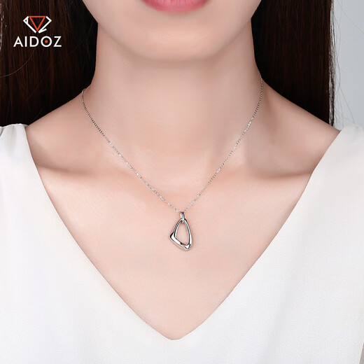 Aido diamond women's platinum necklace pt950 platinum chain clavicle chain geometric triangle pendant weighs 3.2-3.4 grams + delivery certificate