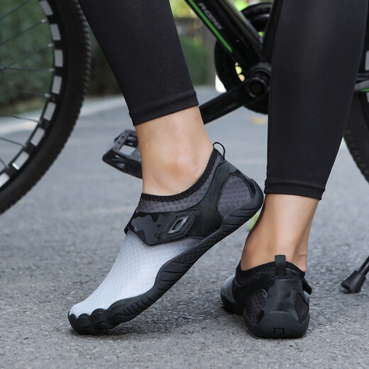 RZWOLF lightweight cycling shoes for men and women outdoor lock-free mountain couple road casual breathable soft sole non-slip bicycle shoes Quan F001 black gray (a size larger) 42
