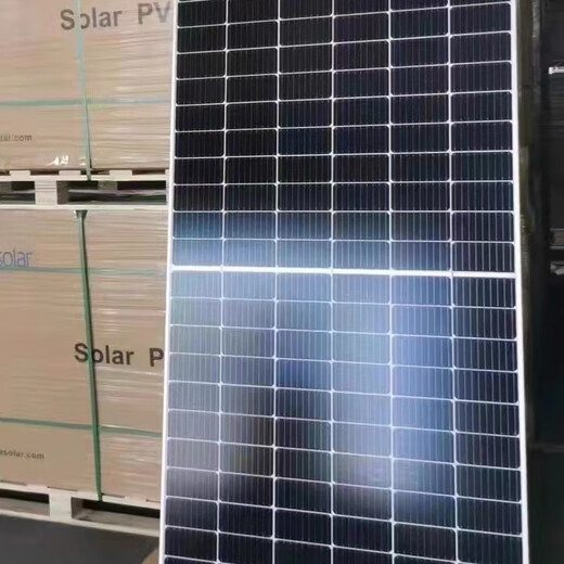 Trinhe Solar Photovoltaic Panels 695 Watt 700 Watt Monokristalline Siliziummaterial in der Fabrik versandt. Weitere Informationen finden Sie im Geschäft zur Beratung