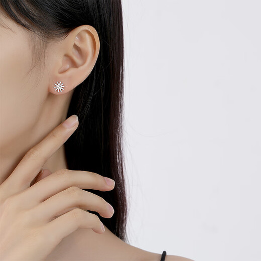 TTMIX Daisy PT950 Platinum Earrings Women's Platinum Small Fresh Flower Earrings 2.2-2.4g